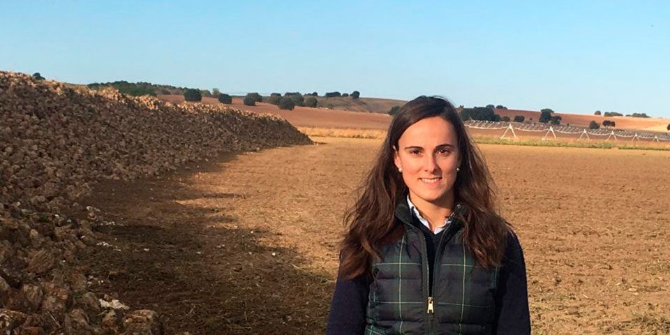 la-joven-remolachera-agroteo-maria-ferrero-recibe-premio-juventud-otorgado-norte-castilla