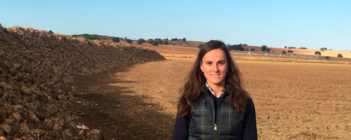 la-joven-remolachera-agroteo-maria-ferrero-recibe-premio-juventud-otorgado-norte-castilla